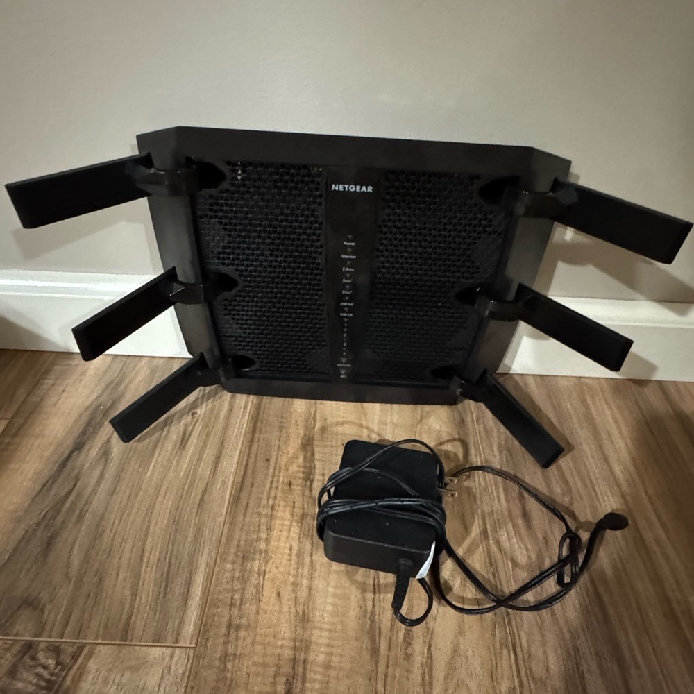 Netgear X6S nighthawk Black Router with Six Antennas